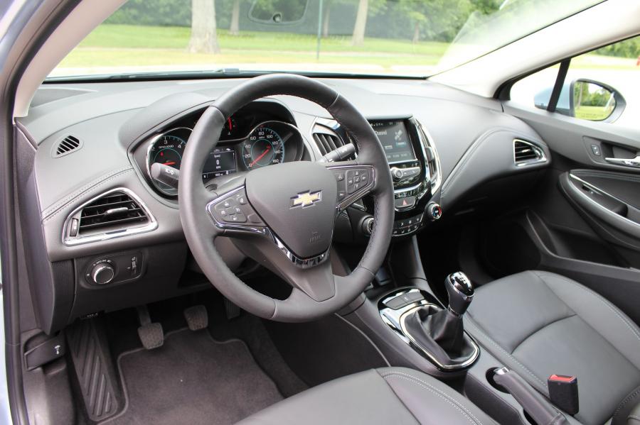 Интерьер Chevrolet Cruze Diesel 2017 года  (NA) (фото 18 из 52)